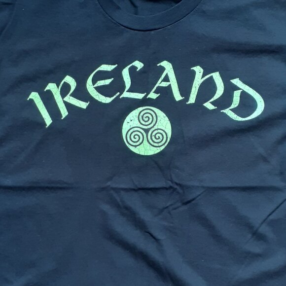 Ireland Triskelion Triple Spiral - New Large Black T-Shirt - Picture 2 of 4
